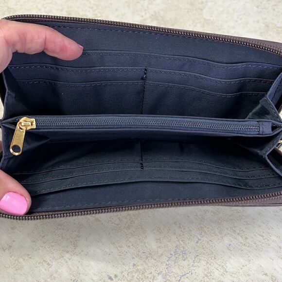 Tommy Hilfiger Zip Accordion Wallet NWOT - Picture 4 of 4